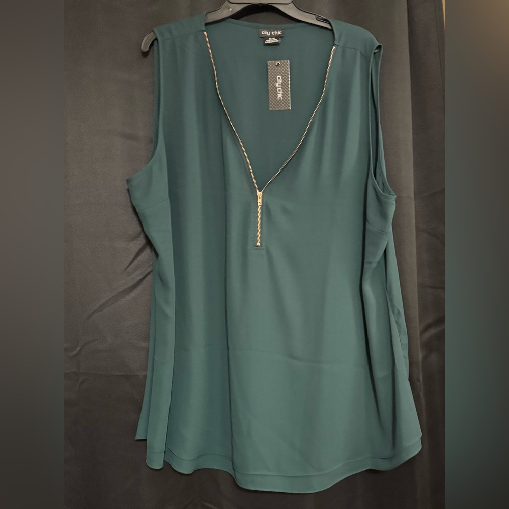 City Chic Green Sleeveless Tank Top with V-Neckline